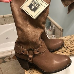 Frye Taylor Harness Boots Fawn Brown